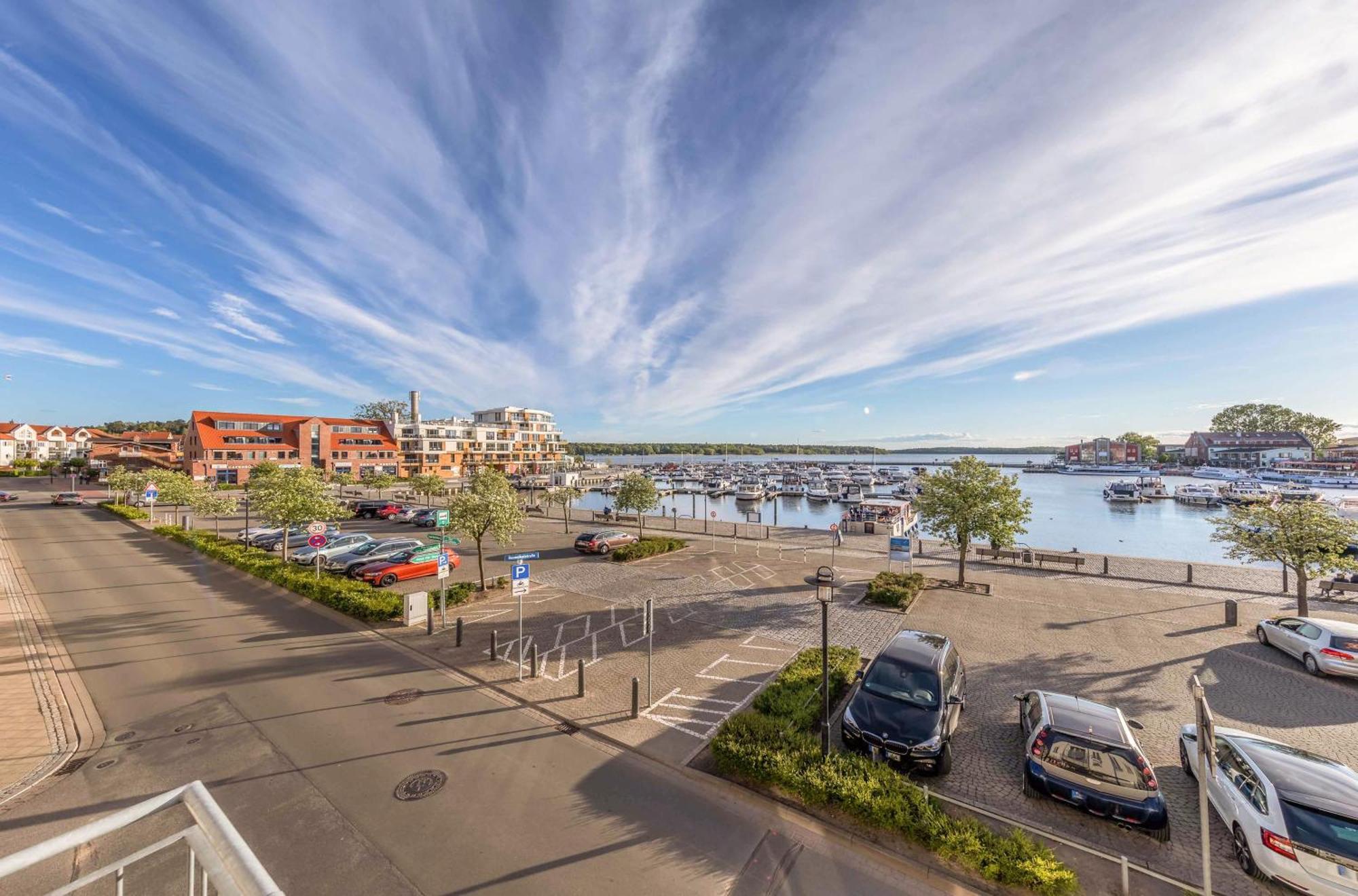 Ferienwohnung Hafenglueck- Ideal Fuer Familien Mit Balkon Und Yachthafenblick Waren  Kültér fotó